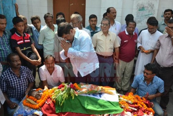 Sudip’s sudden step-in at Congress Bhawan sparked off controversy, Former congress leaders visits Congress Bhawan for paying tribute to late congress workers leader Swapan kar Sudip’s sudden step-in at Congress Bhawan sparked off controversy, Former congress leaders visits Congress Bhawan for paying tribute to late congress workers leader Swapan kar